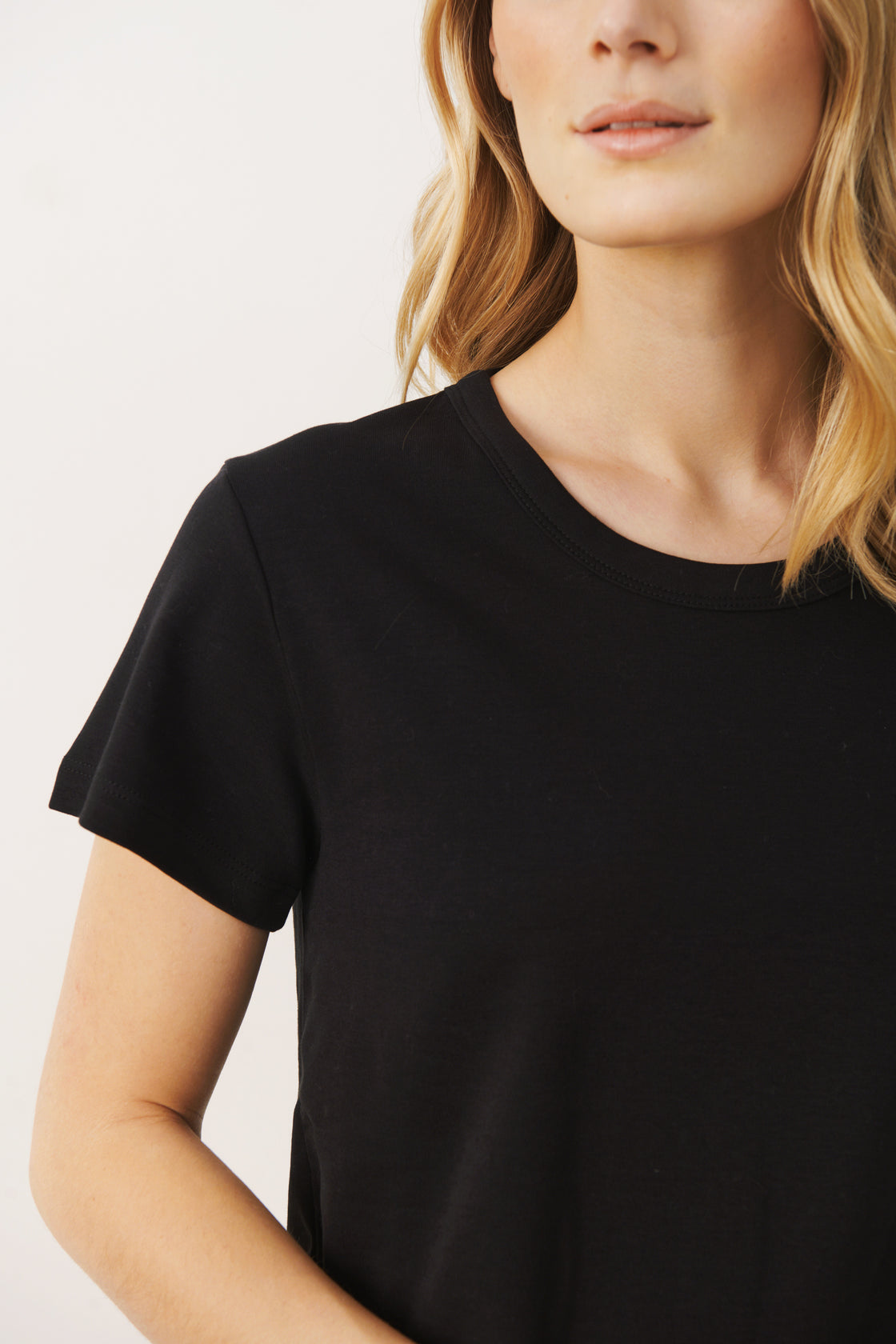 Ratana T-Shirt