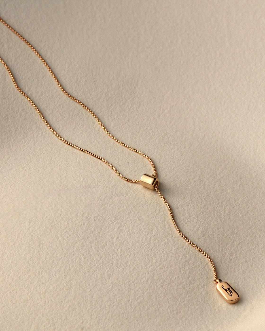 Leon Pendent Necklace