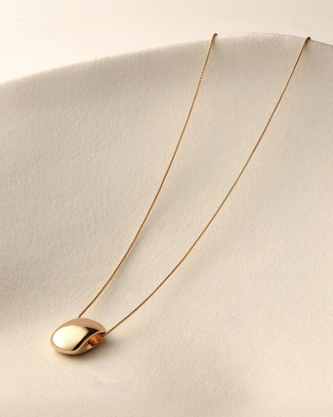 Leon Pendent Necklace