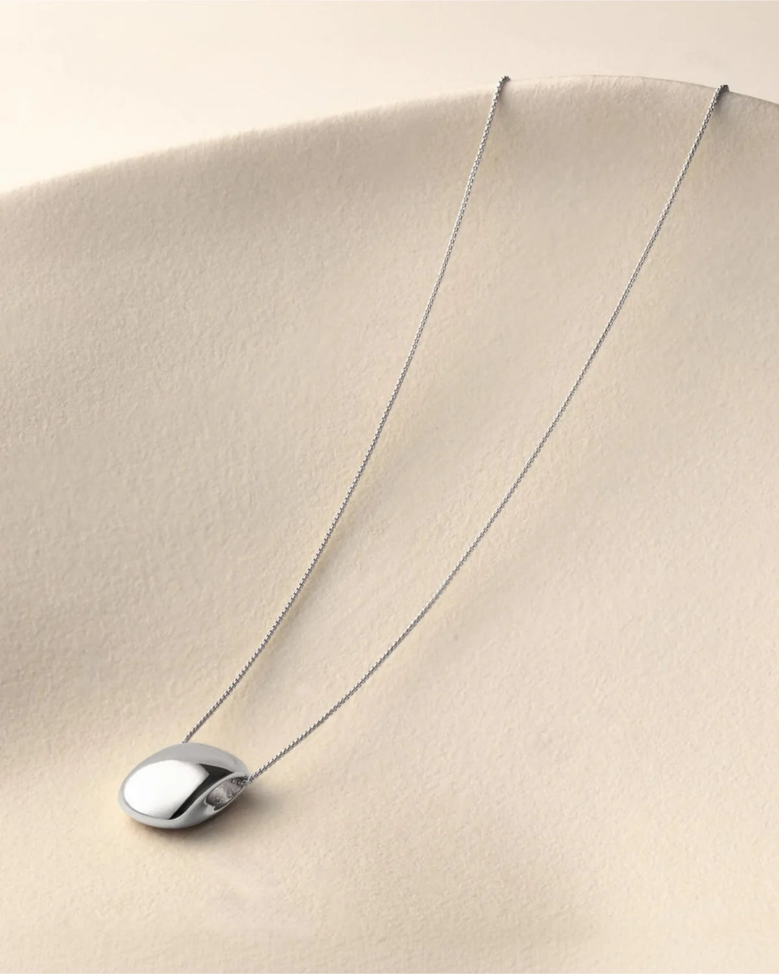 Leon Pendent Necklace